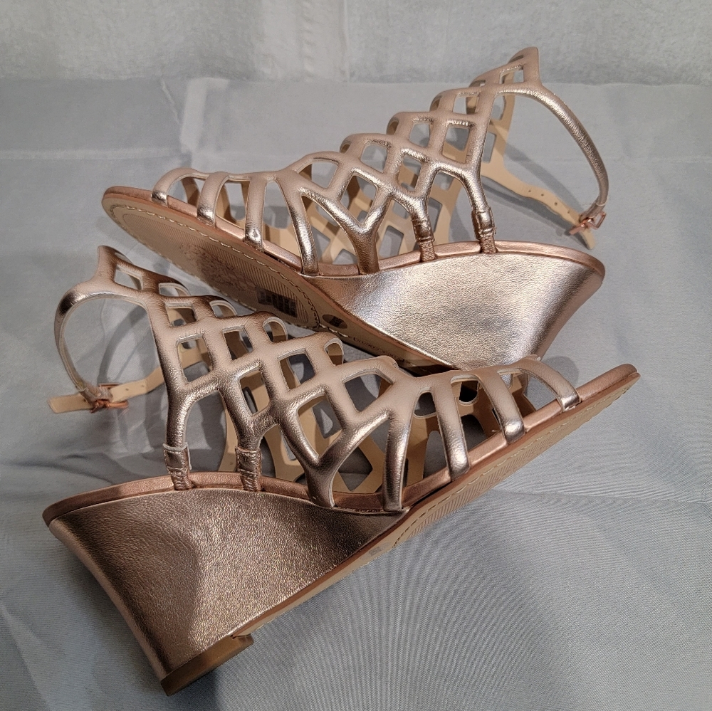 NWOT Vince Camuto Wedge Heel Sandals 6.5